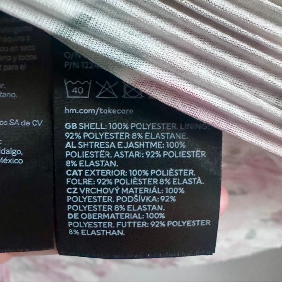 H&M Plissé Pink Watercolor Floral Long Sleeve V-Neck Dress Sz Medium - Picture 11 of 11